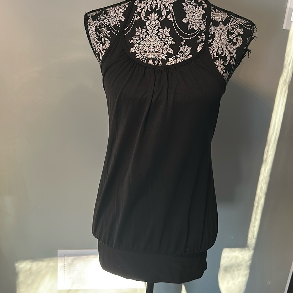 Lululemon size black 4 top